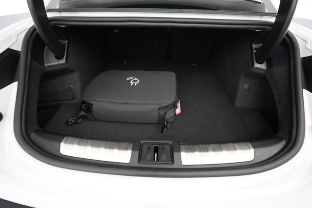 2020 Porsche Taycan — photo 6 of 21