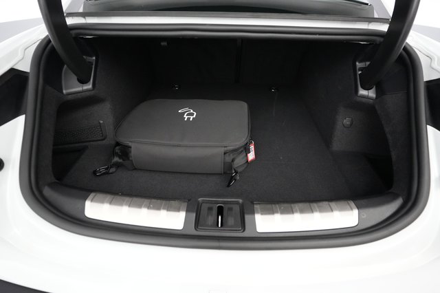 2020 Porsche Taycan — photo 6 of 21