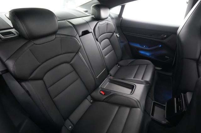 2020 Porsche Taycan — photo 4 of 21