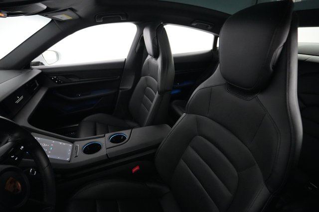 2020 Porsche Taycan — photo 3 of 21