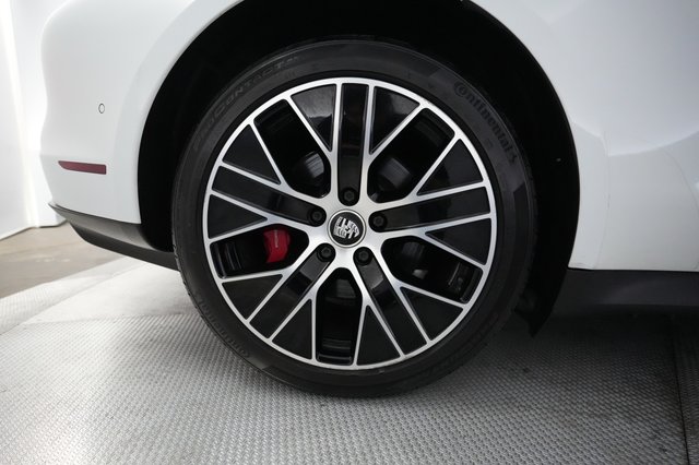 2020 Porsche Taycan — photo 15 of 21