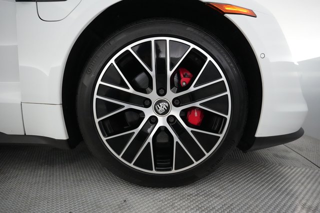 2020 Porsche Taycan — photo 16 of 21