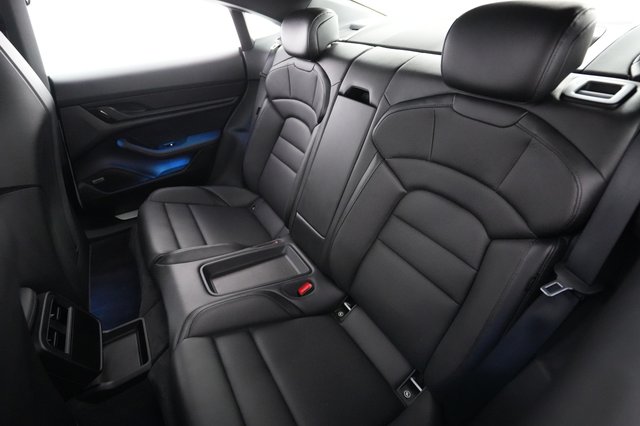 2020 Porsche Taycan — photo 18 of 21