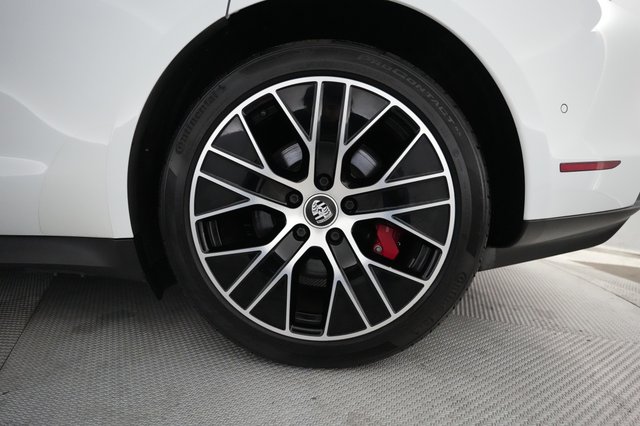 2020 Porsche Taycan — photo 17 of 21