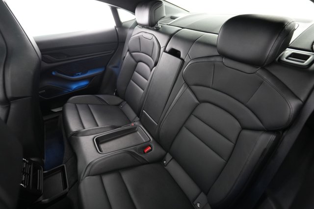 2022 Porsche Taycan — photo 18 of 22