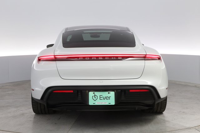 2022 Porsche Taycan — photo 12 of 22