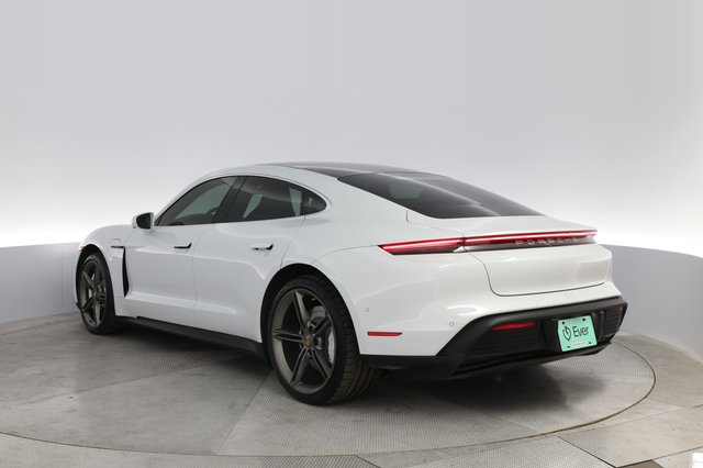 2022 Porsche Taycan — photo 13 of 22