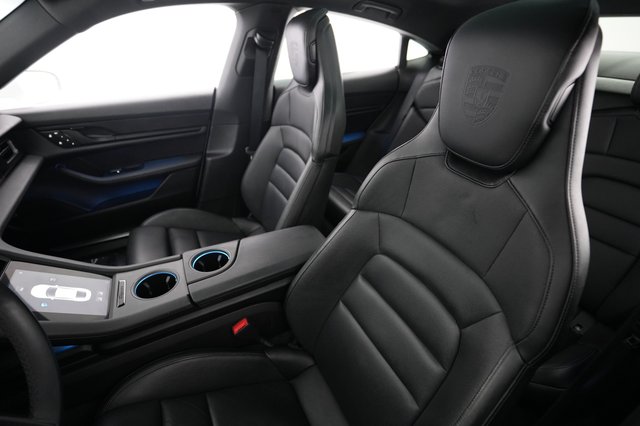 2022 Porsche Taycan — photo 3 of 22