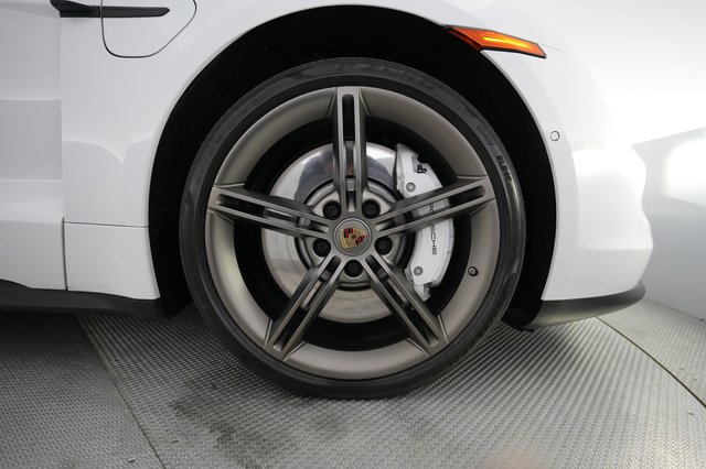 2022 Porsche Taycan — photo 17 of 22