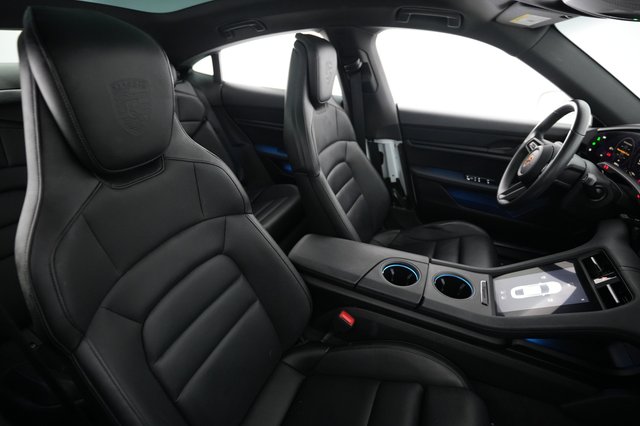 2022 Porsche Taycan — photo 19 of 22