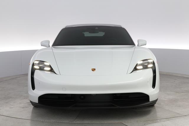 2022 Porsche Taycan — photo 9 of 22