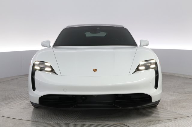 2022 Porsche Taycan — photo 9 of 22