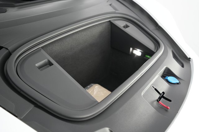 2022 Porsche Taycan — photo 21 of 22