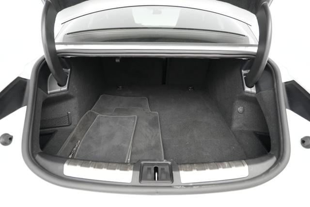 2022 Porsche Taycan — photo 6 of 22