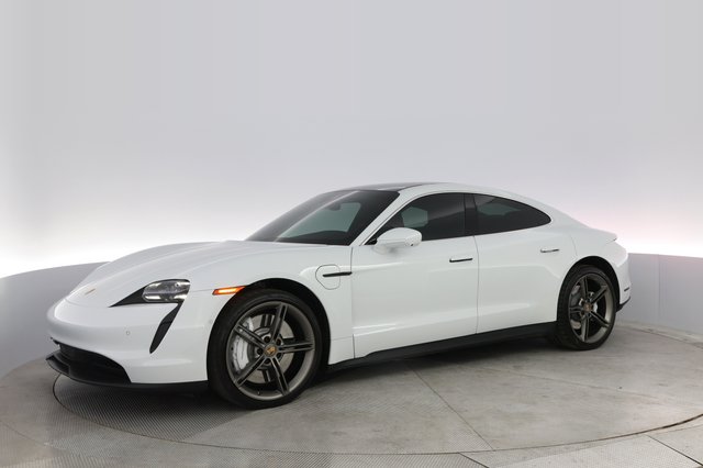 2022 Porsche Taycan — photo 14 of 22