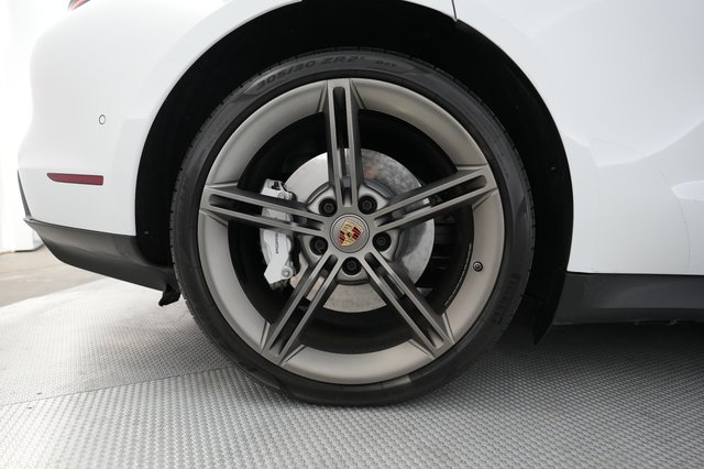 2022 Porsche Taycan — photo 7 of 22