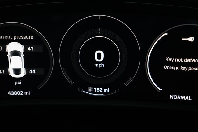 2022 Porsche Taycan — photo 5 of 22