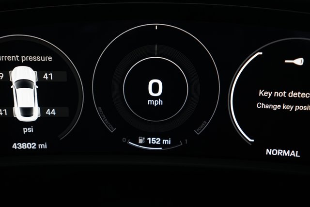 2022 Porsche Taycan — photo 5 of 22