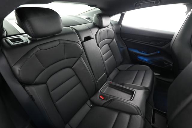 2022 Porsche Taycan — photo 4 of 22