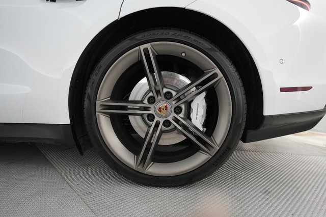 2022 Porsche Taycan — photo 15 of 22