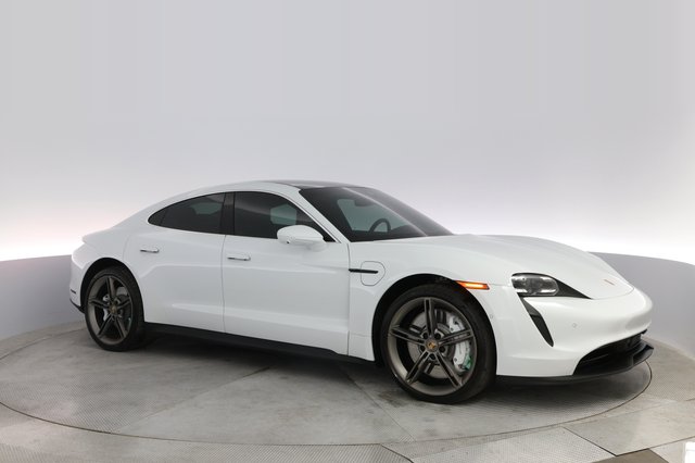 2022 Porsche Taycan — photo 11 of 22