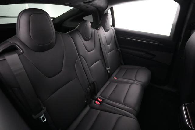 2024 Tesla Model X — photo 4 of 21