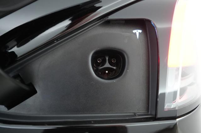 2024 Tesla Model X — photo 8 of 21