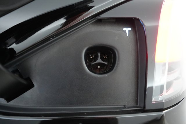 2024 Tesla Model X — photo 8 of 21