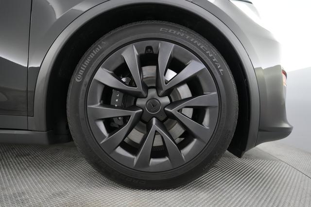 2024 Tesla Model X — photo 7 of 21