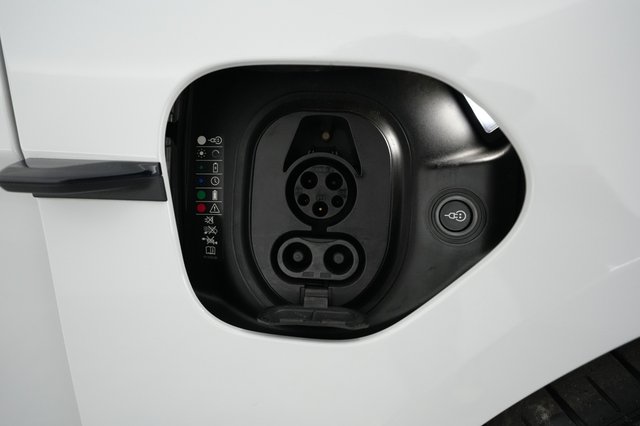 2021 Porsche Taycan — photo 8 of 25