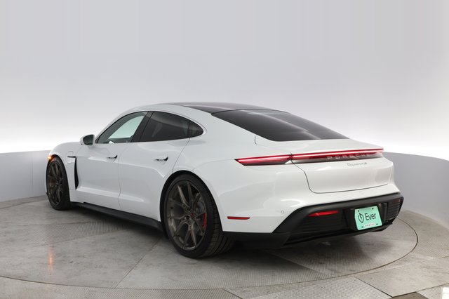 2021 Porsche Taycan — photo 13 of 25