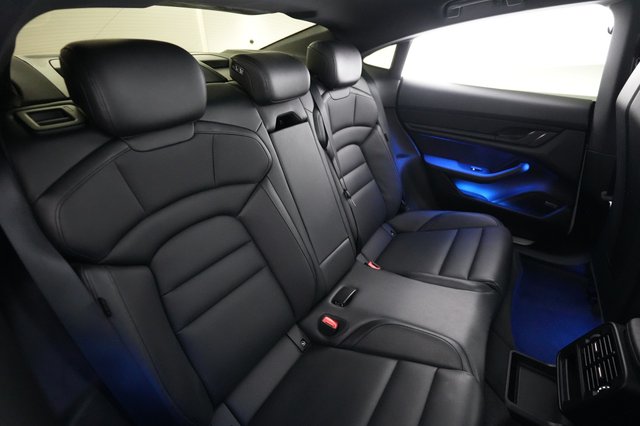 2021 Porsche Taycan — photo 4 of 25