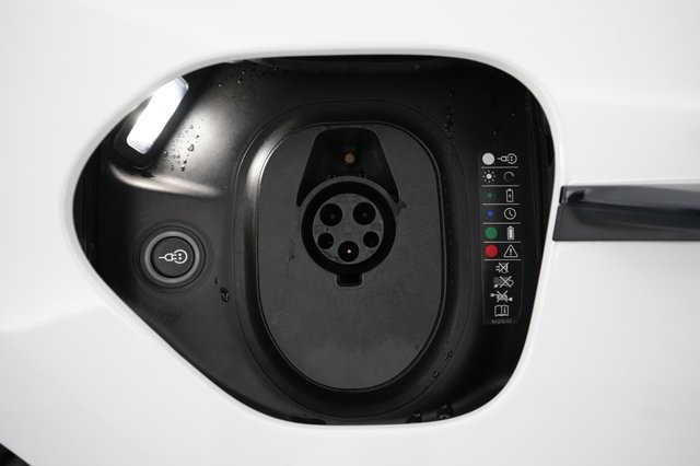 2021 Porsche Taycan — photo 24 of 25