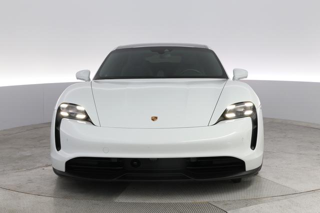 2021 Porsche Taycan — photo 9 of 25