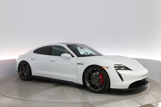2021 Porsche Taycan — photo 11 of 25