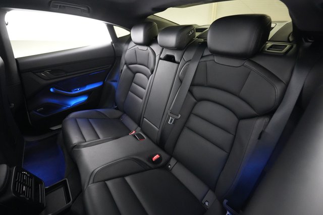 2021 Porsche Taycan — photo 19 of 25