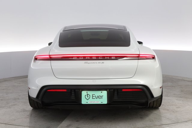 2021 Porsche Taycan — photo 12 of 25
