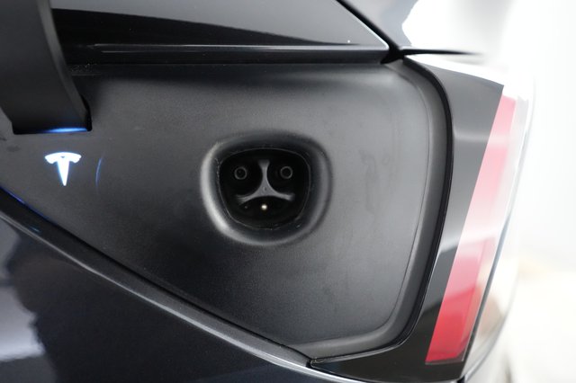2024 Tesla Model Y — photo 8 of 22