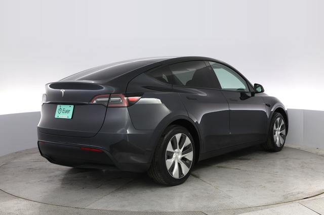 2024 Tesla Model Y — photo 2 of 22
