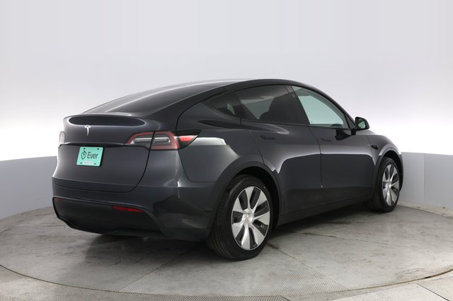 2024 Tesla Model Y — photo 2 of 22