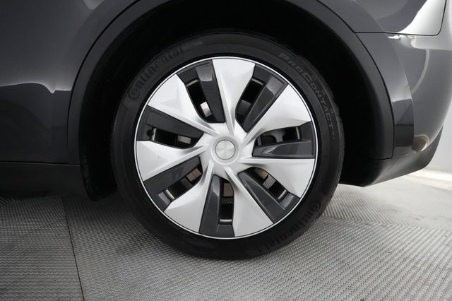2024 Tesla Model Y — photo 15 of 22