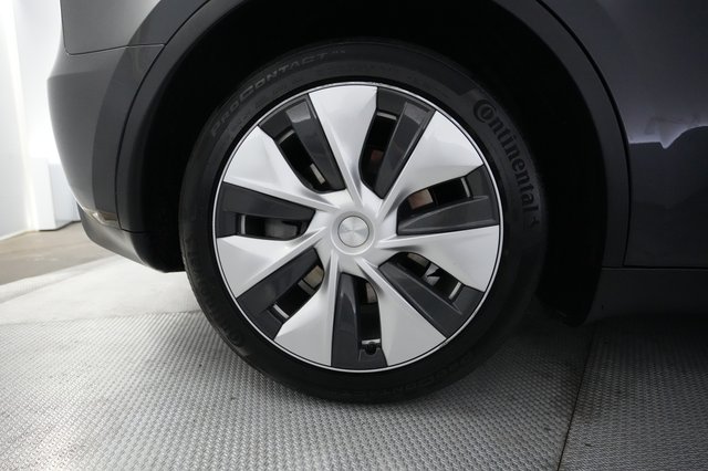 2024 Tesla Model Y — photo 17 of 22