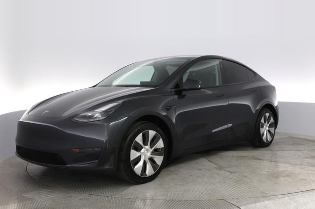 2024 Tesla Model Y — VIN 7SAYGDED2RF010192
