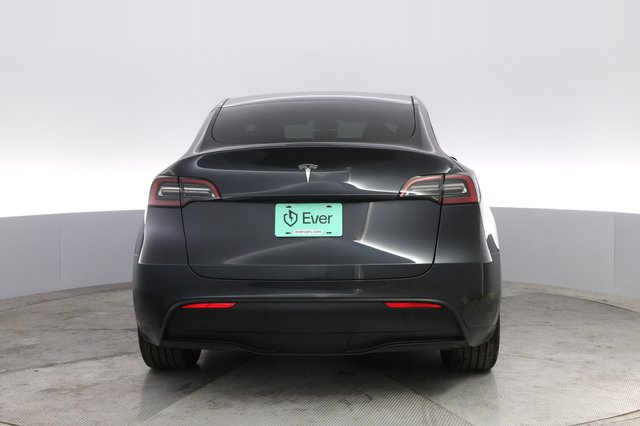 2024 Tesla Model Y — photo 12 of 22