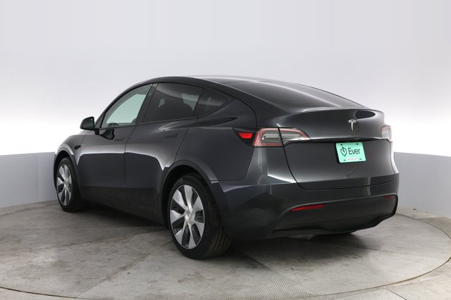 2024 Tesla Model Y — photo 13 of 22