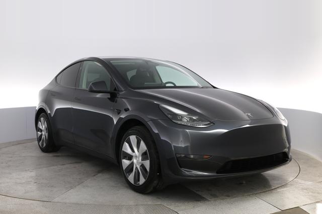 2024 Tesla Model Y — photo 10 of 22