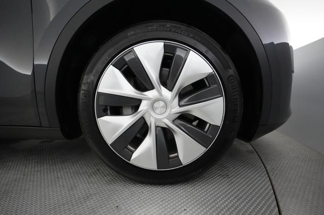 2024 Tesla Model Y — photo 7 of 22