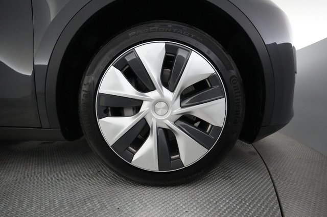 2024 Tesla Model Y — photo 7 of 22