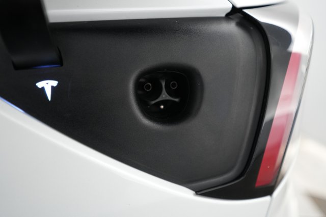 2021 Tesla Model Y — photo 8 of 21