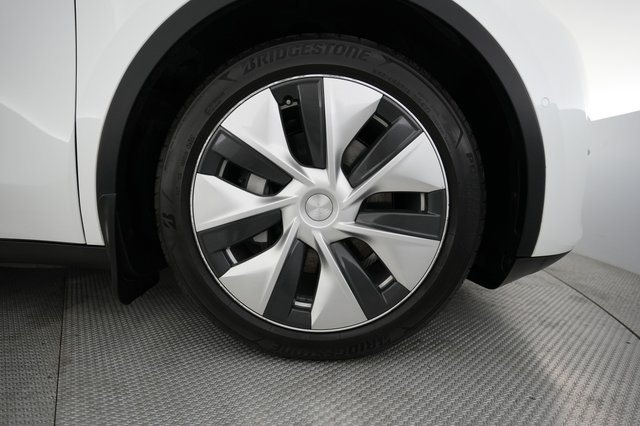 2021 Tesla Model Y — photo 7 of 21